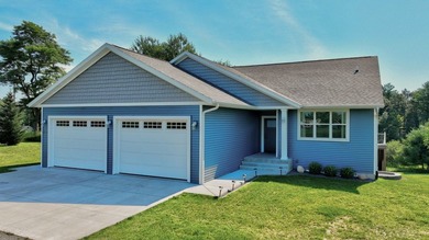 Enjoy lakefront living in this 4-bedroom, 3-bath home on scenic - photo 1