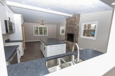 Welcome to 828 Terrace View Drive in Apple Valley. This - photo 11