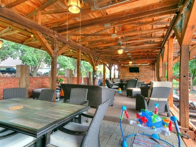 Spring is calling at 13 Southcliff. This expansive Southcliff - photo 11
