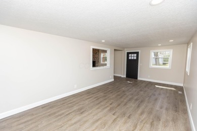 Welcome to 828 Terrace View Drive in Apple Valley. This - photo 15