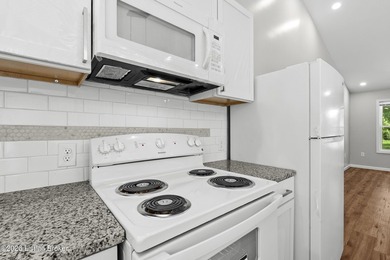 Move-In ready, New Construction with Beautiful Brick. This 3 - photo 15
