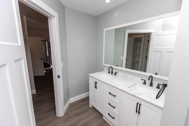 Welcome to 828 Terrace View Drive in Apple Valley. This - photo 24