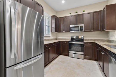 Meticulously maintained 2BR/2BA/2CG villa ideally located close - photo 24
