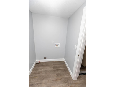 Welcome to 828 Terrace View Drive in Apple Valley. This - photo 31