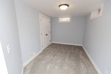 Welcome to 828 Terrace View Drive in Apple Valley. This - photo 36
