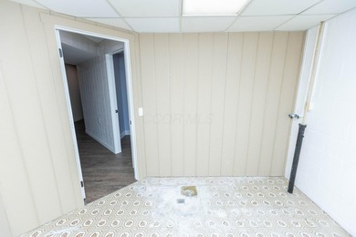 Welcome to 828 Terrace View Drive in Apple Valley. This - photo 46