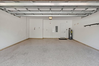 Meticulously maintained 2BR/2BA/2CG villa ideally located close - photo 46
