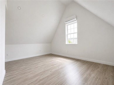 Exceptional opportunity to own a fully detached three-family - photo 6