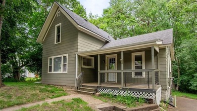 Excellent investment opportunity in this thoughtfully maintained - photo 1