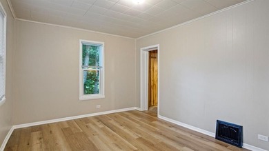 Excellent investment opportunity in this thoughtfully maintained - photo 4