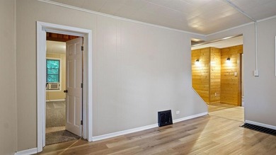 Excellent investment opportunity in this thoughtfully maintained - photo 5
