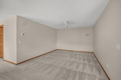 Enjoy easy, single-level living in this beautifully maintained - photo 6