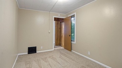 Excellent investment opportunity in this thoughtfully maintained - photo 7