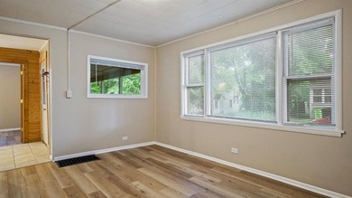 Excellent investment opportunity in this thoughtfully maintained - photo 8
