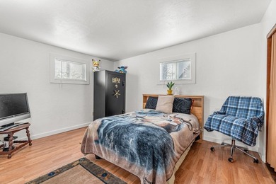 Sparkling clean 3 bedroom 2 bath, home in town. City sewer and - photo 11