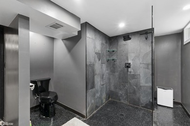 Welcome home to this beautifully updated 4-bedroom, 2-bath ranch - photo 11