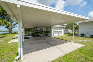 Very unique home with waterfront on 3 sides. Price reduced 400k - photo 11