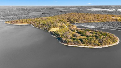 A rare opportunity to own approximately 84 acres of premier Lake - photo 2