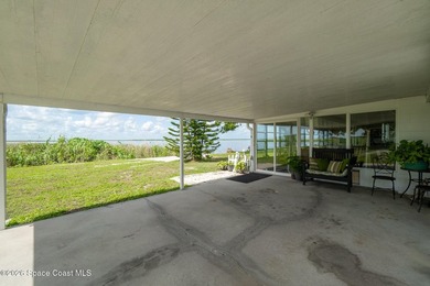 Very unique home with waterfront on 3 sides. Price reduced 400k - photo 12