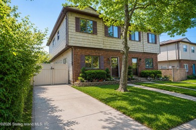 Beautifully maintained extra-large semi-attached home located in - photo 2