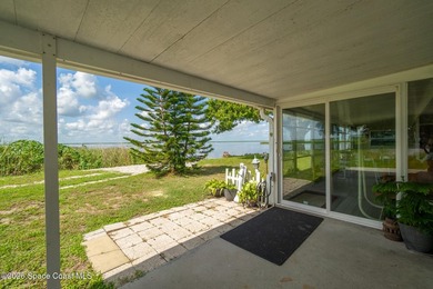 Very unique home with waterfront on 3 sides. Price reduced 400k - photo 14