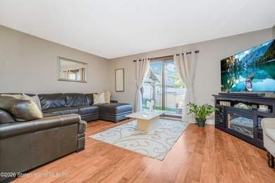 Beautifully maintained extra-large semi-attached home located in - photo 4