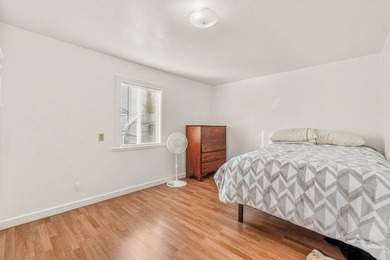 Sparkling clean 3 bedroom 2 bath, home in town. City sewer and - photo 15