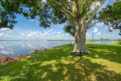 Very unique home with waterfront on 3 sides. Price reduced 400k - photo 15