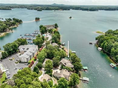 The Keowee Life awaits you at 3 Horizon Pointe. This luxury home - photo 5