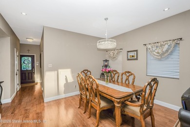 Beautifully maintained extra-large semi-attached home located in - photo 6