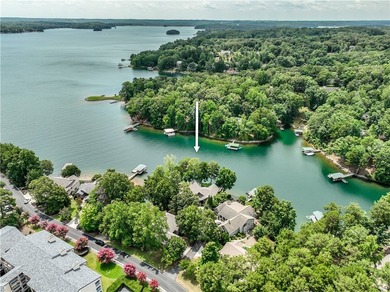 The Keowee Life awaits you at 3 Horizon Pointe. This luxury home - photo 6