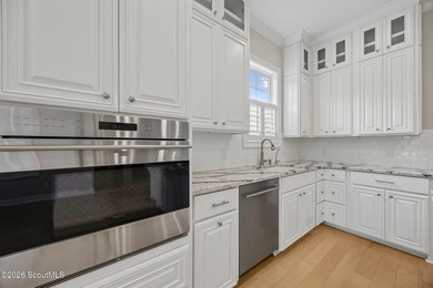 Welcome to this exceptional custom-built home by Parr - photo 17