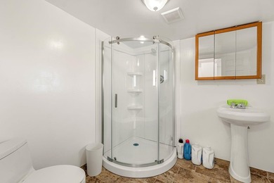 Sparkling clean 3 bedroom 2 bath, home in town. City sewer and - photo 19