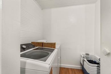 Sparkling clean 3 bedroom 2 bath, home in town. City sewer and - photo 20