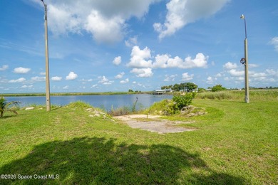 Very unique home with waterfront on 3 sides. Price reduced 400k - photo 20