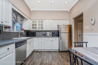 Beautifully maintained extra-large semi-attached home located in - photo 10