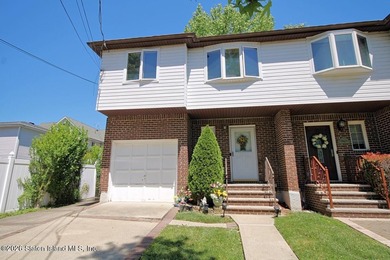 Excellent opportunity to own a 2-family semi-attached home in a - photo 1