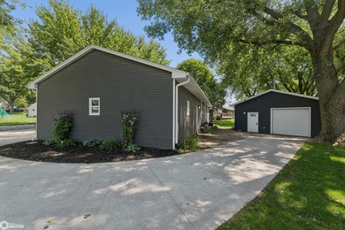 Welcome home to this beautifully updated 4-bedroom, 2-bath ranch - photo 23