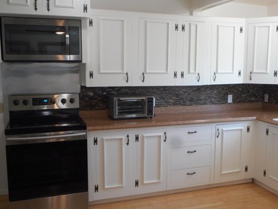 Sparkling clean 3 bedroom 2 bath, home in town. City sewer and - photo 24