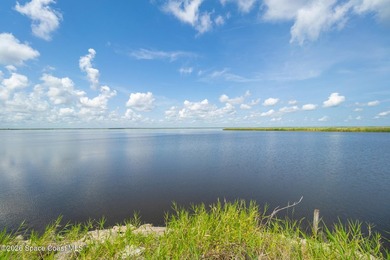 Very unique home with waterfront on 3 sides. Price reduced 400k - photo 24