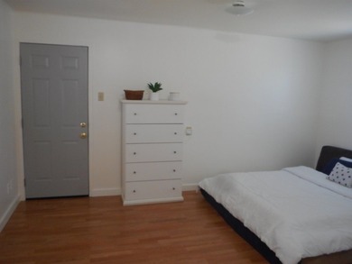 Sparkling clean 3 bedroom 2 bath, home in town. City sewer and - photo 27