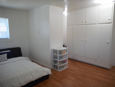 Sparkling clean 3 bedroom 2 bath, home in town. City sewer and - photo 28