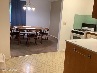Welcome to Cedar Glen Homes. Enter into an enclosed front room - photo 10