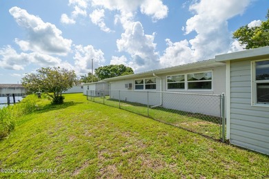 Very unique home with waterfront on 3 sides. Price reduced 400k - photo 31