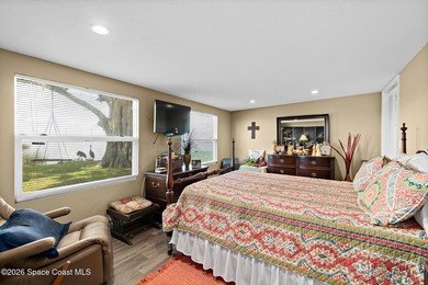 Very unique home with waterfront on 3 sides. Price reduced 400k - photo 37