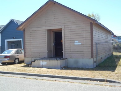 Sparkling clean 3 bedroom 2 bath, home in town. City sewer and - photo 39