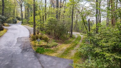 376 Heaton Forest Road enjoys a prime location in High Hampton - photo 1
