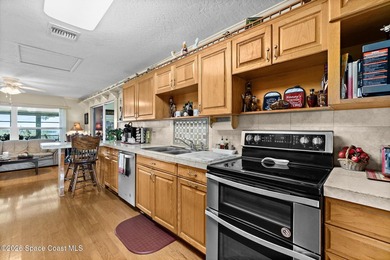 Very unique home with waterfront on 3 sides. Price reduced 400k - photo 47