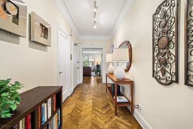 Experience timeless elegance in this East Lakeview vintage - photo 3
