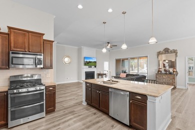 721 Jade Dr offers an easy elegance that's hard to find. Set - photo 10